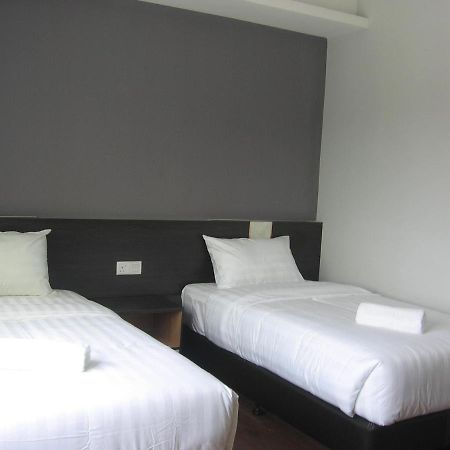 707 Hotel Melaka Exteriör bild