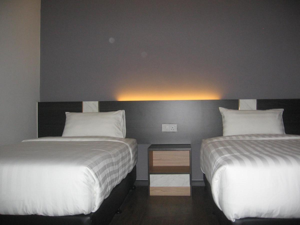 707 Hotel Melaka Exteriör bild