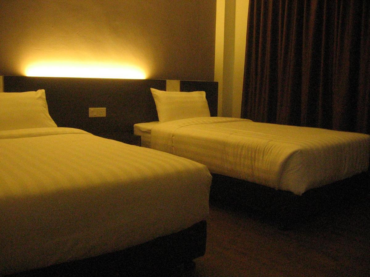 707 Hotel Melaka Exteriör bild
