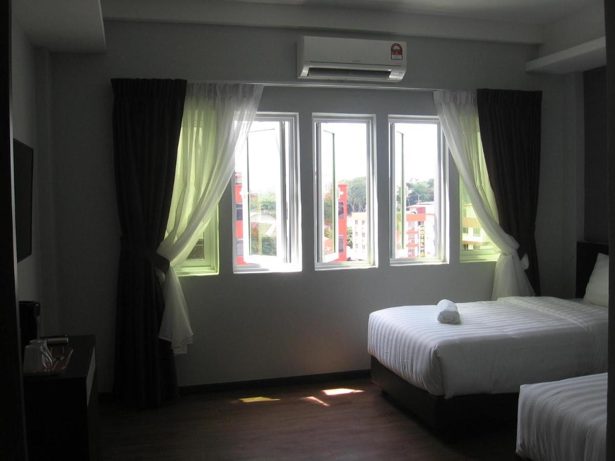 707 Hotel Melaka Exteriör bild